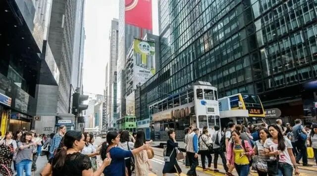 通过高端人才通行计划获取香港身份的好处及注意事项